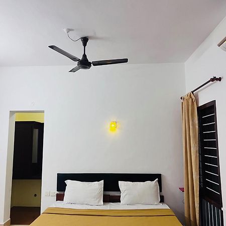 Hotel Sunday - Townhouse Club Airport Trivandrum Thiruvananthapuram Buitenkant foto