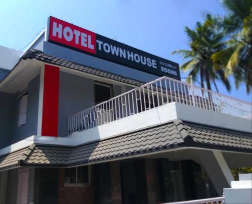 Hotel Sunday - Townhouse Club Airport Trivandrum Thiruvananthapuram Buitenkant foto