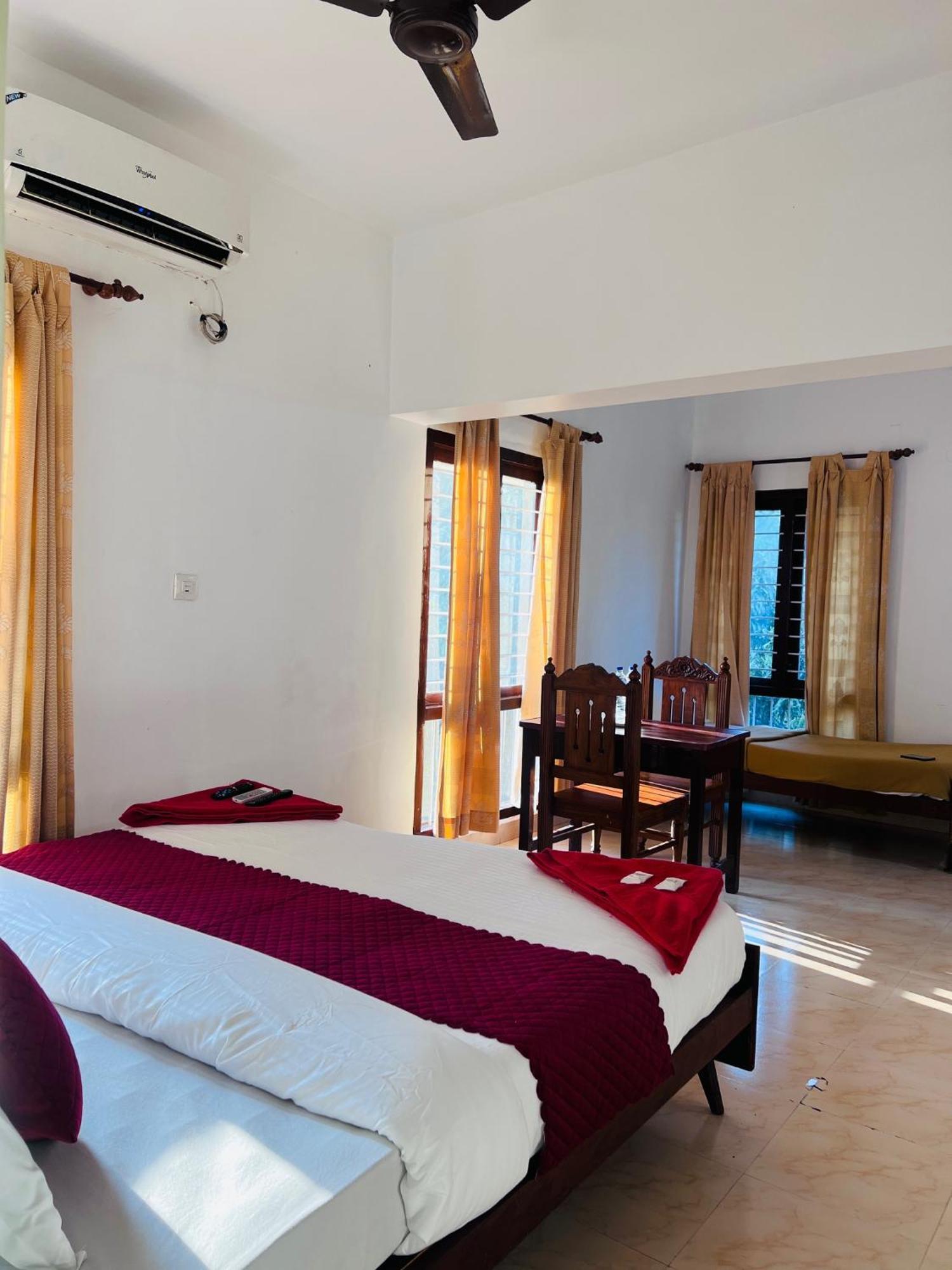 Hotel Sunday - Townhouse Club Airport Trivandrum Thiruvananthapuram Buitenkant foto