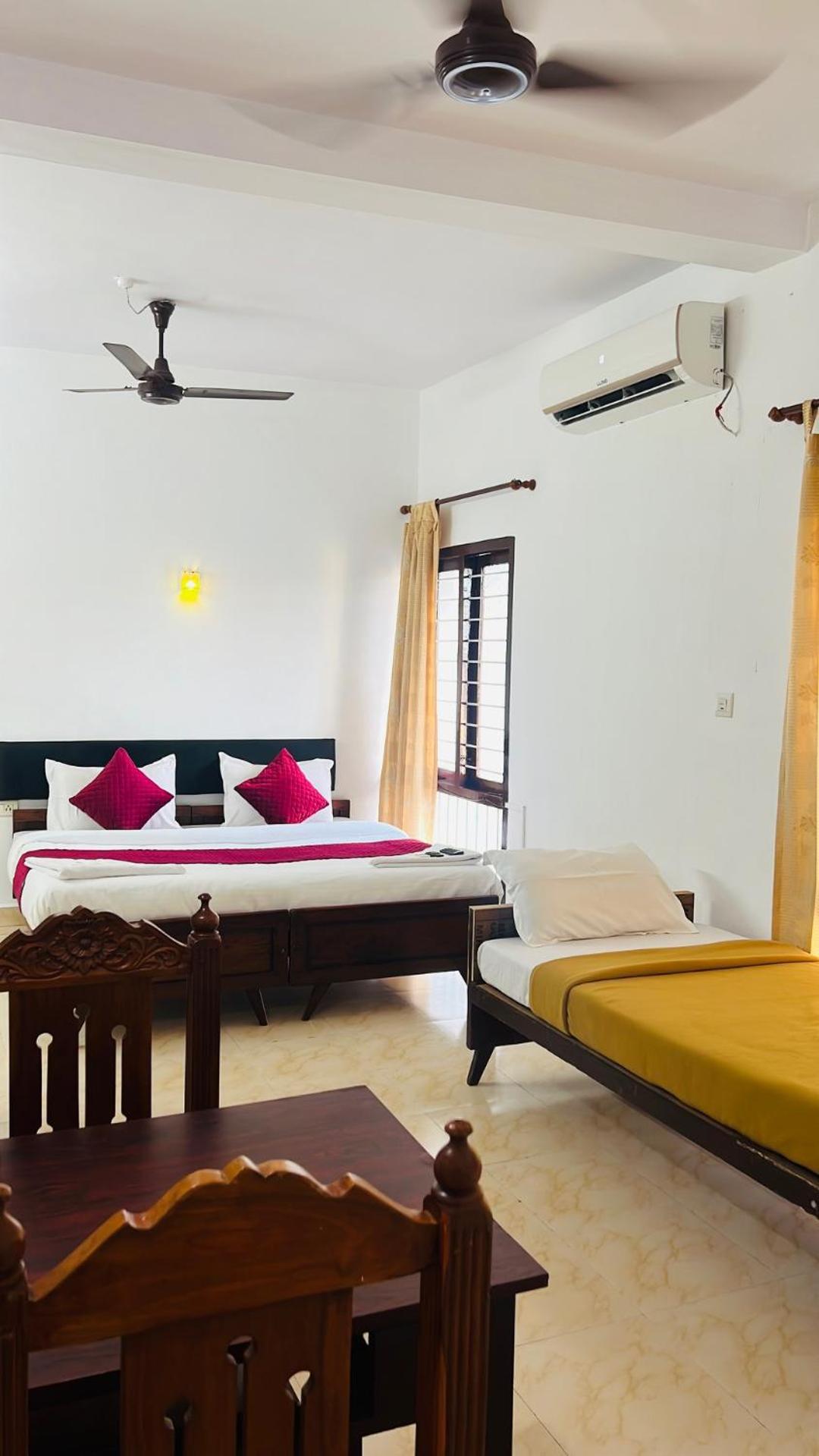 Hotel Sunday - Townhouse Club Airport Trivandrum Thiruvananthapuram Buitenkant foto