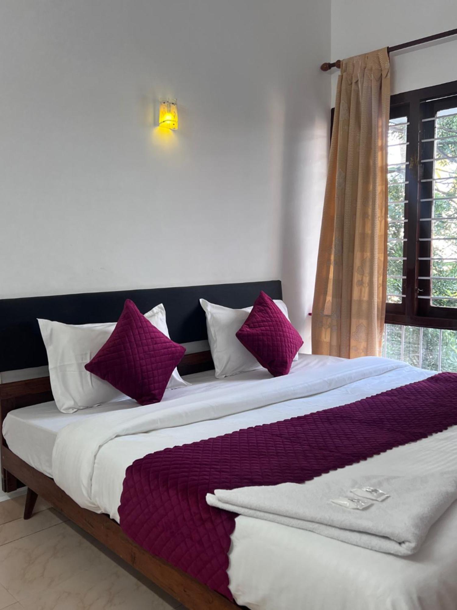 Hotel Sunday - Townhouse Club Airport Trivandrum Thiruvananthapuram Buitenkant foto