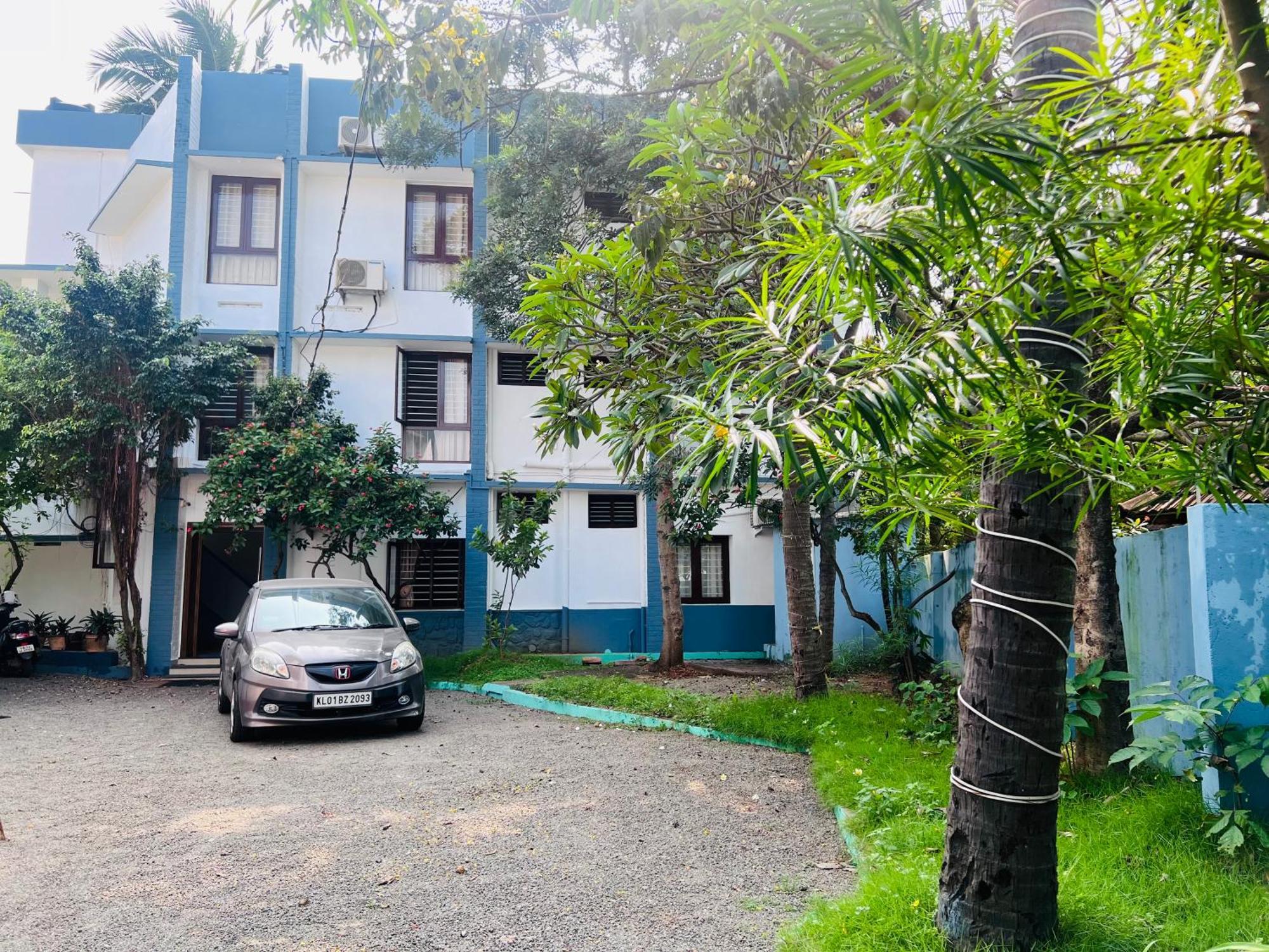 Hotel Sunday - Townhouse Club Airport Trivandrum Thiruvananthapuram Buitenkant foto