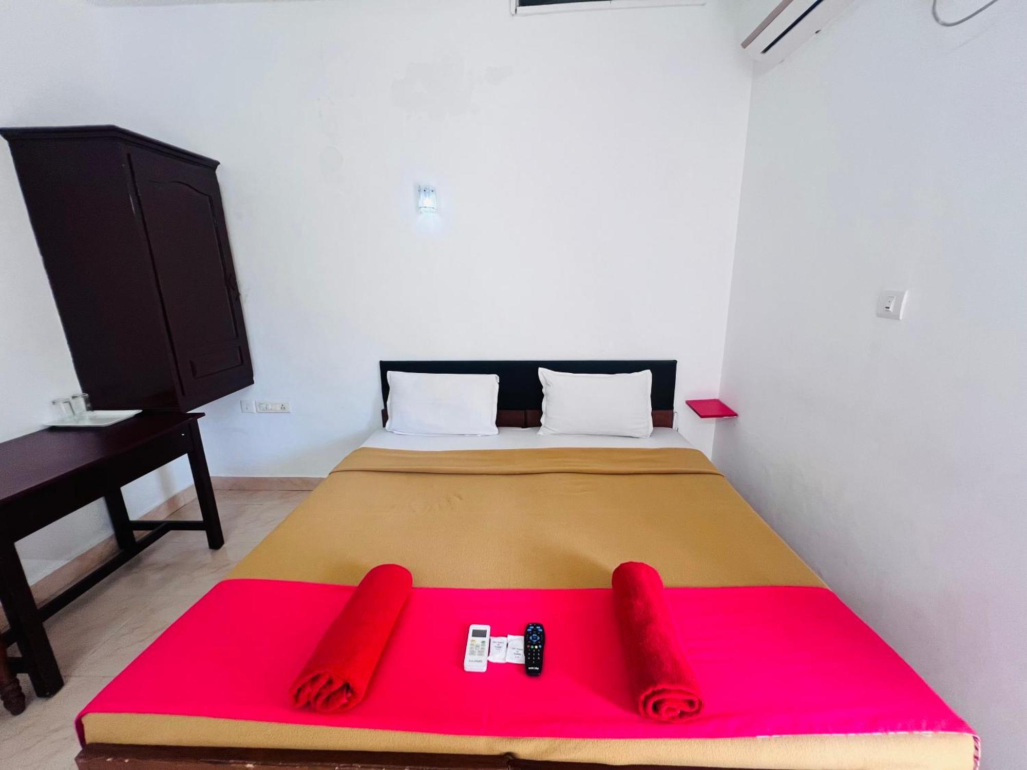 Hotel Sunday - Townhouse Club Airport Trivandrum Thiruvananthapuram Buitenkant foto