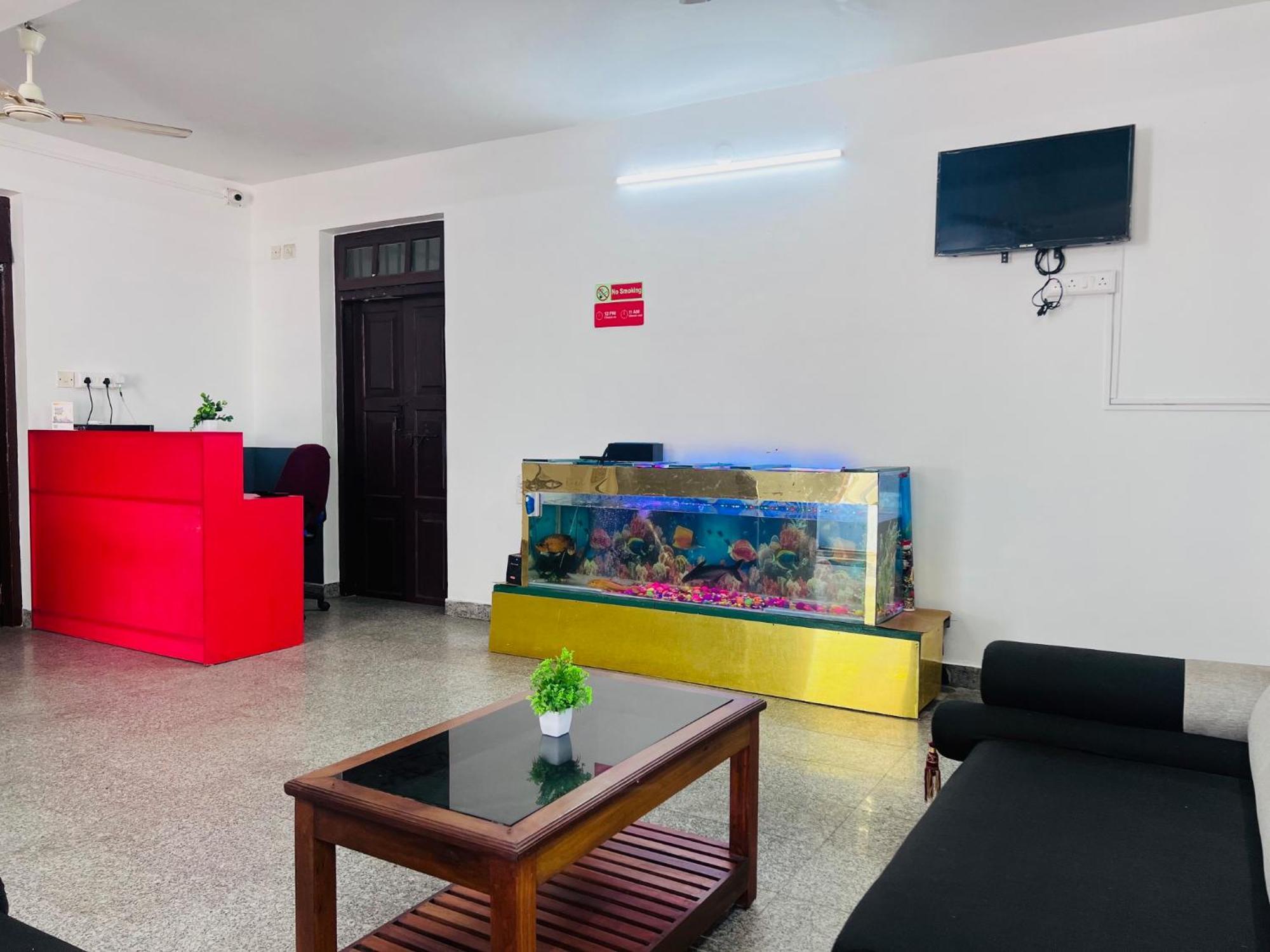 Hotel Sunday - Townhouse Club Airport Trivandrum Thiruvananthapuram Buitenkant foto