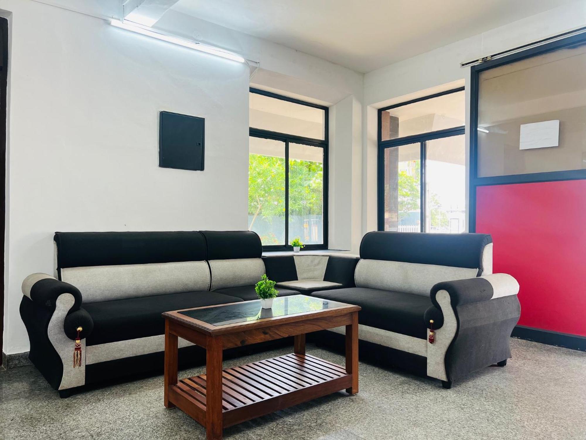 Hotel Sunday - Townhouse Club Airport Trivandrum Thiruvananthapuram Buitenkant foto