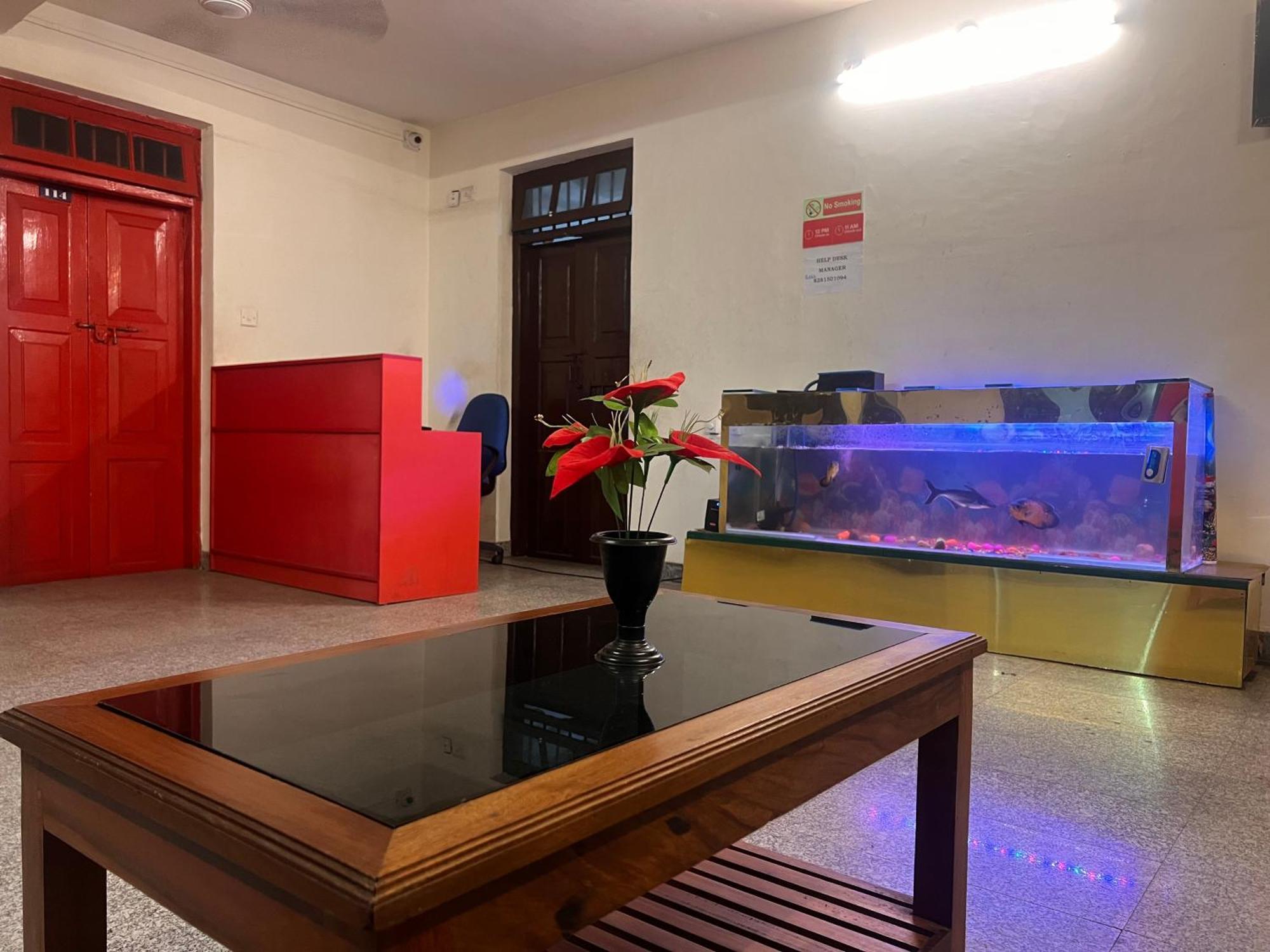 Hotel Sunday - Townhouse Club Airport Trivandrum Thiruvananthapuram Buitenkant foto