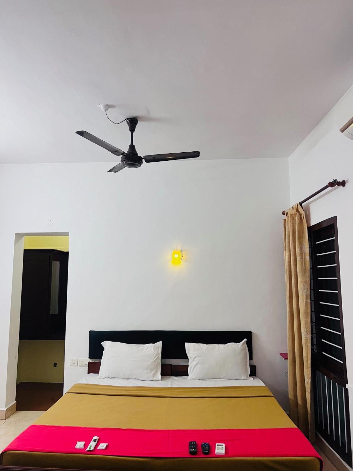 Hotel Sunday - Townhouse Club Airport Trivandrum Thiruvananthapuram Buitenkant foto