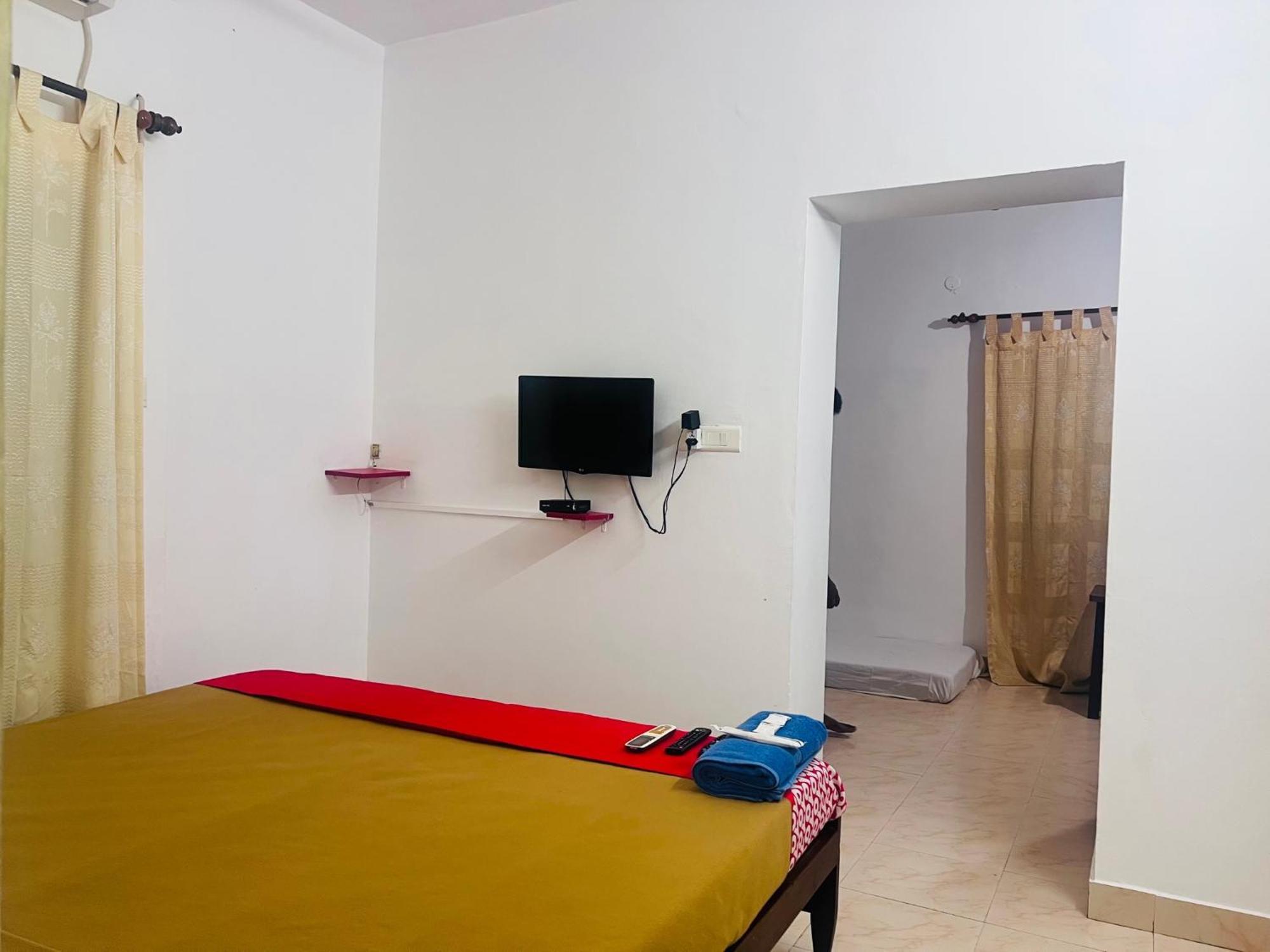 Hotel Sunday - Townhouse Club Airport Trivandrum Thiruvananthapuram Buitenkant foto