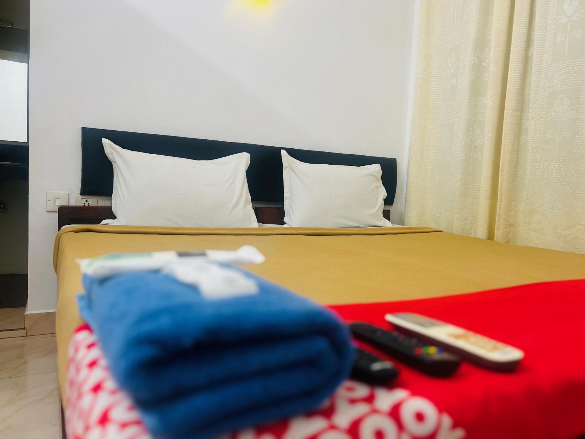 Hotel Sunday - Townhouse Club Airport Trivandrum Thiruvananthapuram Buitenkant foto
