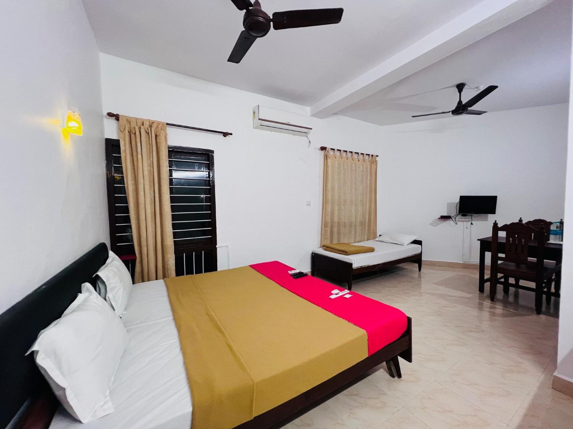 Hotel Sunday - Townhouse Club Airport Trivandrum Thiruvananthapuram Buitenkant foto